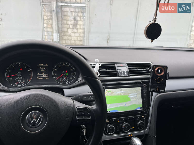 Седан Volkswagen Passat 2011 в Харкові