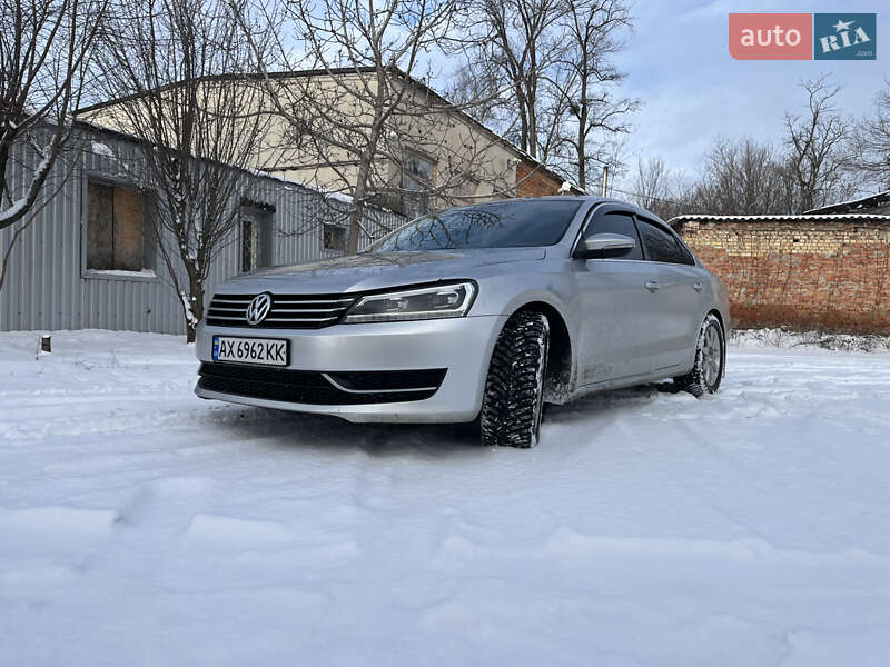Седан Volkswagen Passat 2011 в Харкові