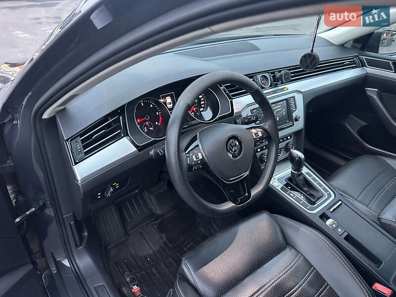 Седан Volkswagen Passat 2015 в Кривому Розі