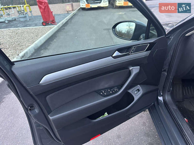 Седан Volkswagen Passat 2015 в Кривому Розі