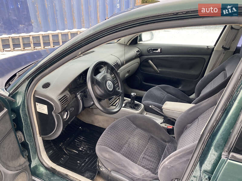 Седан Volkswagen Passat 1997 в Чернівцях