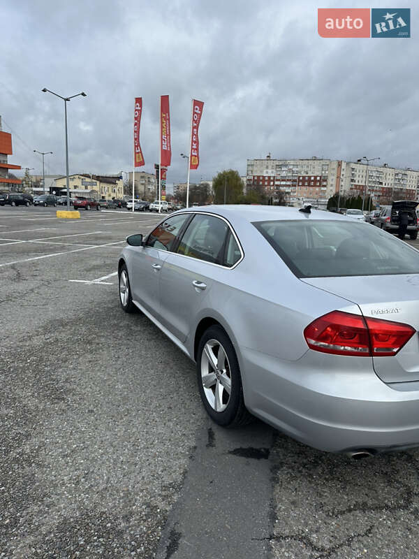 Седан Volkswagen Passat 2012 в Чернівцях