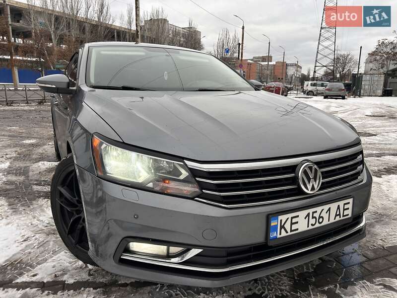 Седан Volkswagen Passat 2017 в Днепре