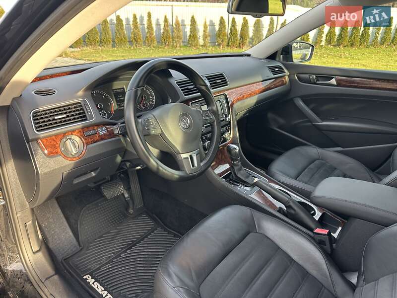 Седан Volkswagen Passat 2012 в Луцке