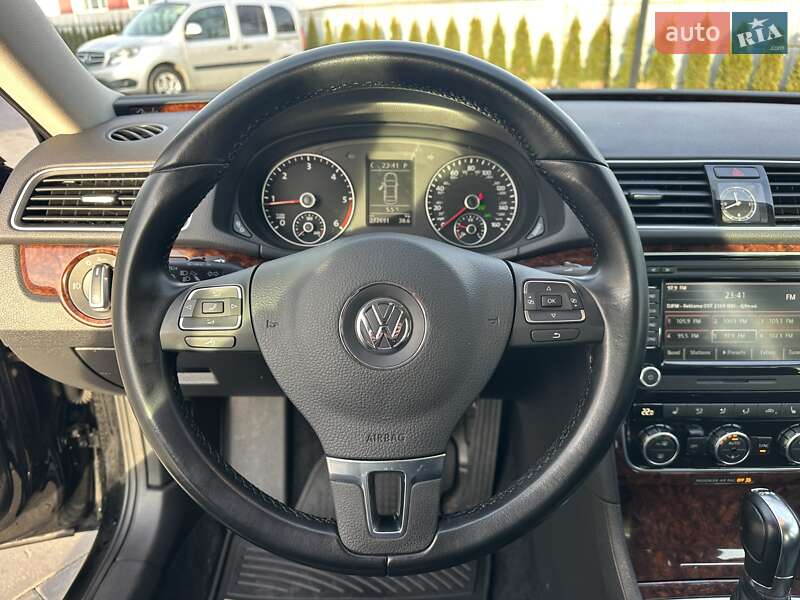Седан Volkswagen Passat 2012 в Луцке
