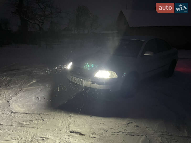 Седан Volkswagen Passat 2002 в Городенці