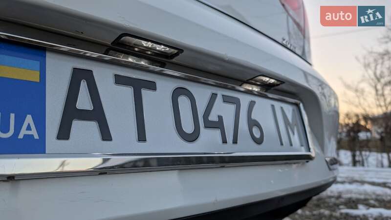 Седан Volkswagen Passat 2013 в Ивано-Франковске