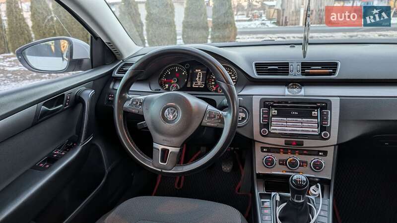 Седан Volkswagen Passat 2013 в Ивано-Франковске