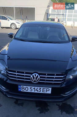 Седан Volkswagen Passat 2014 в Микулинцах