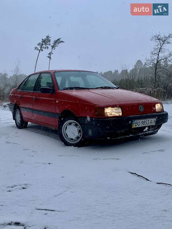 Седан Volkswagen Passat 1991 в Кременце