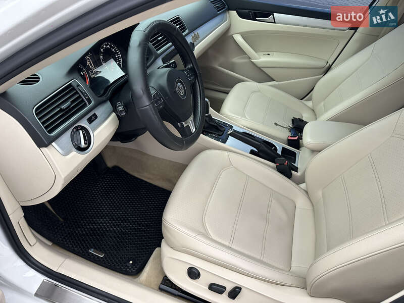 Седан Volkswagen Passat 2013 в Хмельницькому