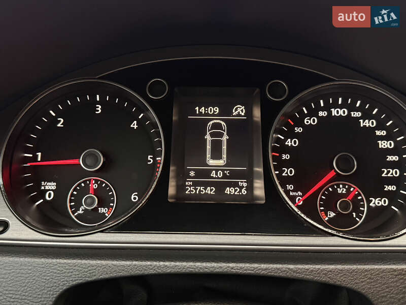 Универсал Volkswagen Passat 2012 в Дрогобыче