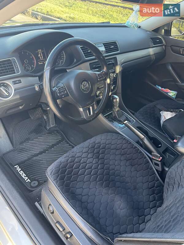 Седан Volkswagen Passat 2013 в Харькове