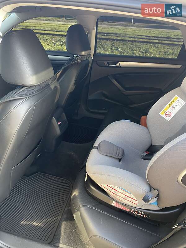 Седан Volkswagen Passat 2013 в Харькове