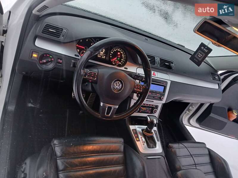 Універсал Volkswagen Passat 2010 в Львові