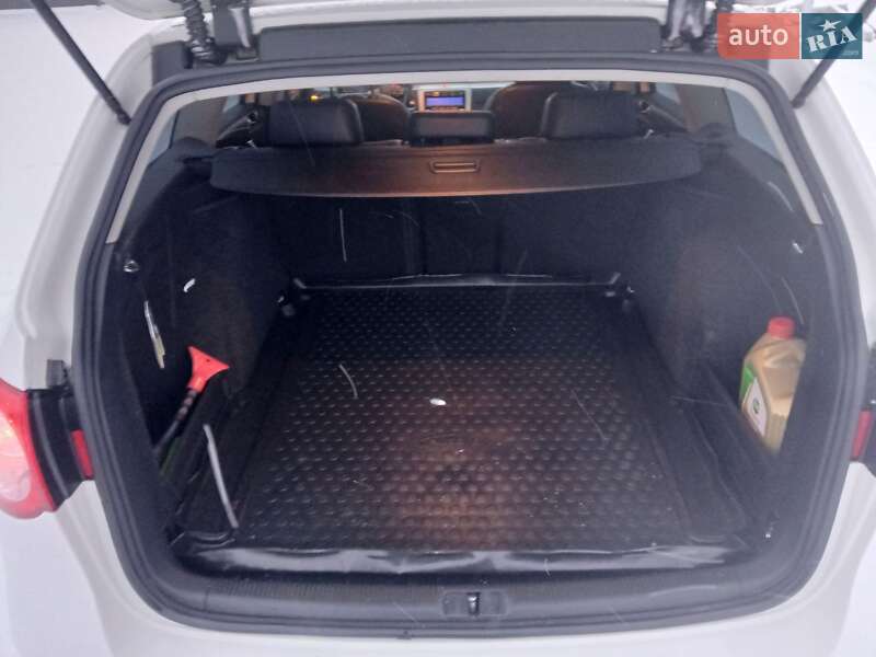 Універсал Volkswagen Passat 2010 в Львові