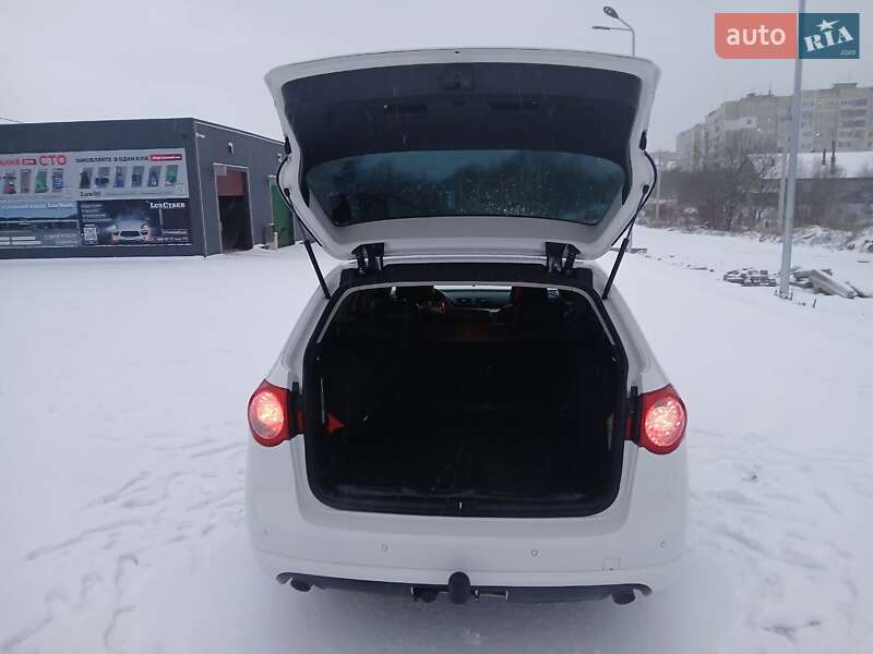 Універсал Volkswagen Passat 2010 в Львові