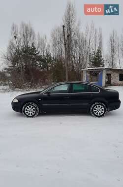 Седан Volkswagen Passat 2002 в Киеве