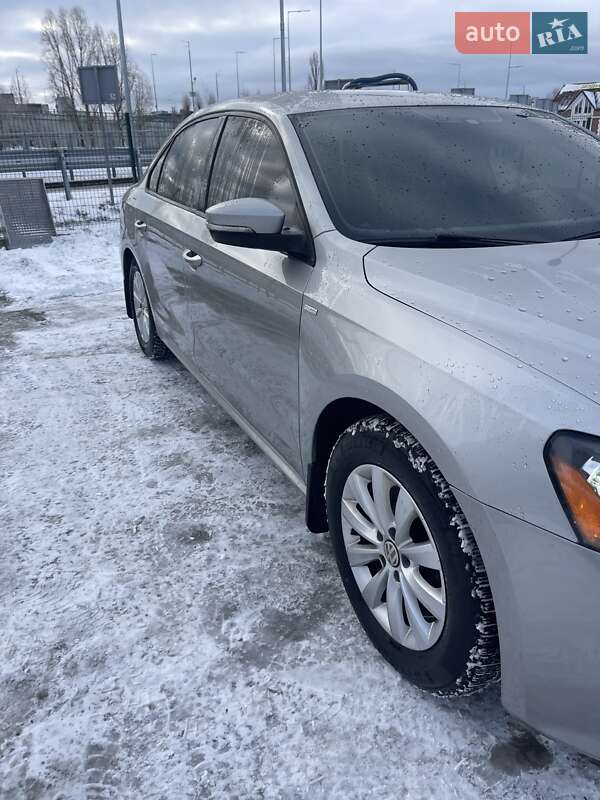 Седан Volkswagen Passat 2014 в Киеве