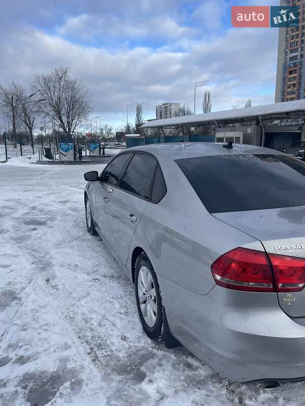 Седан Volkswagen Passat 2014 в Киеве