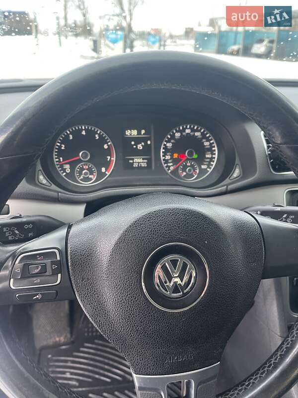 Седан Volkswagen Passat 2014 в Киеве