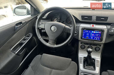 Седан Volkswagen Passat 2006 в Волочиске