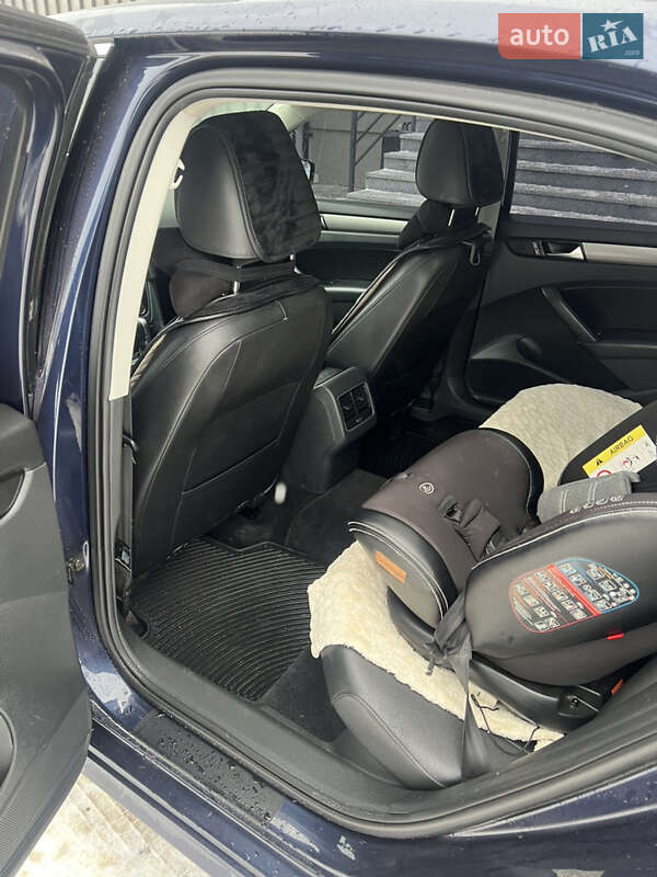 Седан Volkswagen Passat 2013 в Хмельницком