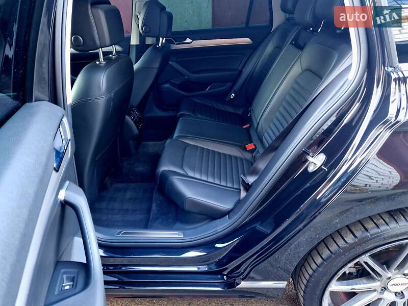 Універсал Volkswagen Passat 2016 в Києві фото 31 Універсал Volkswagen Passat 2016 в Києві