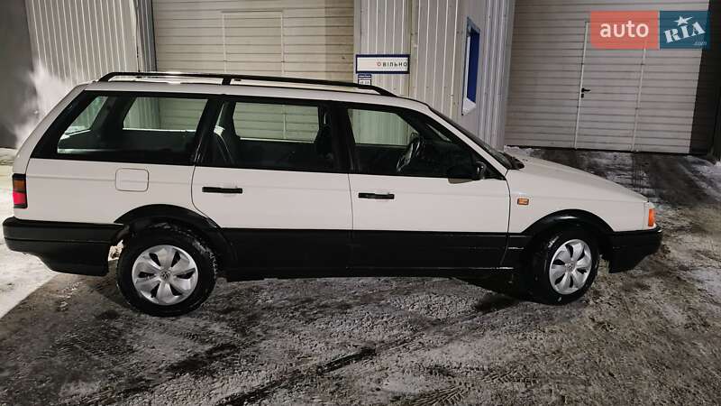 Універсал Volkswagen Passat 1993 в Лисянці