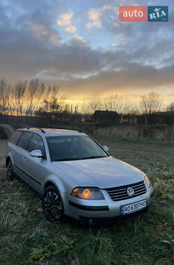 Універсал Volkswagen Passat 2004 в Жовкві
