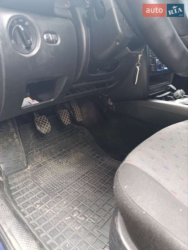 Універсал Volkswagen Passat 1997 в Новояворівську