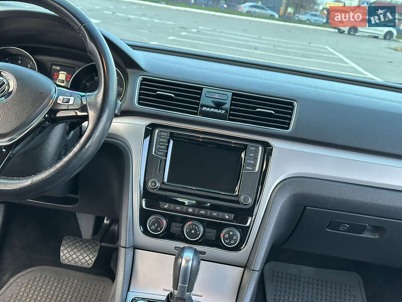 Седан Volkswagen Passat 2018 в Одессе