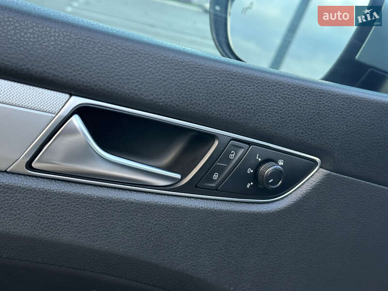 Седан Volkswagen Passat 2018 в Одессе