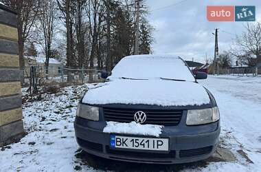 Седан Volkswagen Passat 1999 в Ровно