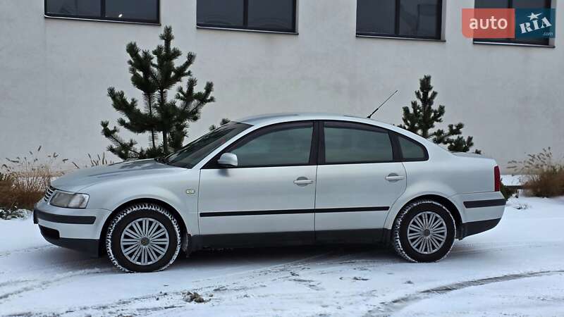 Седан Volkswagen Passat 1997 в Луцке