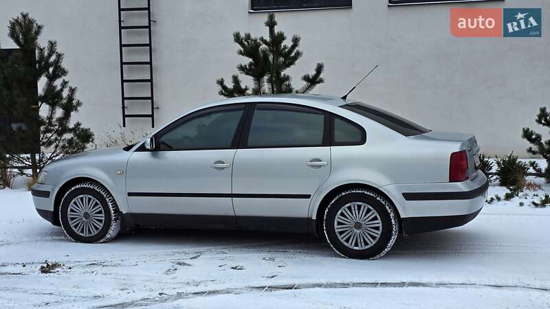 Седан Volkswagen Passat 1997 в Луцке