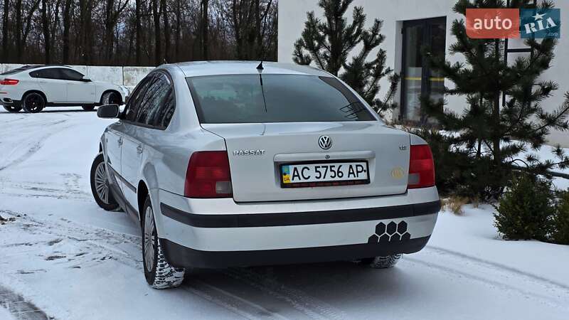 Седан Volkswagen Passat 1997 в Луцке