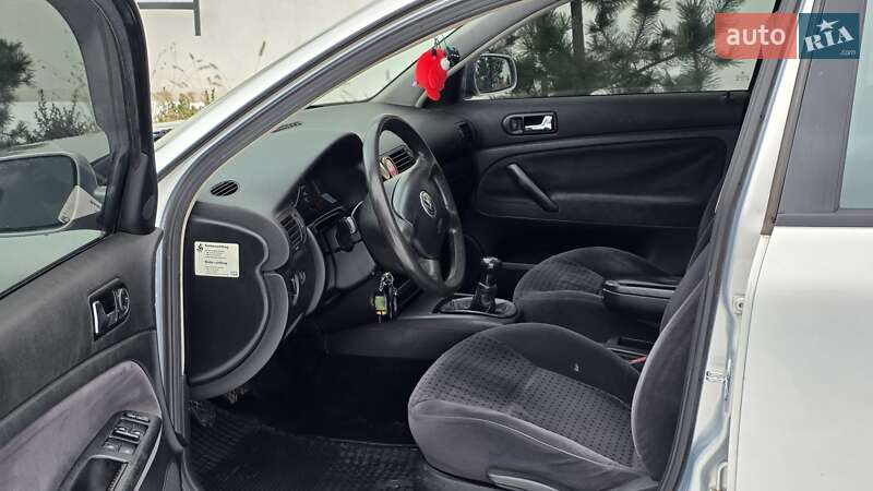 Седан Volkswagen Passat 1997 в Луцке
