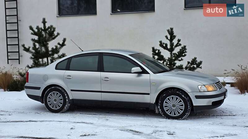 Седан Volkswagen Passat 1997 в Луцке