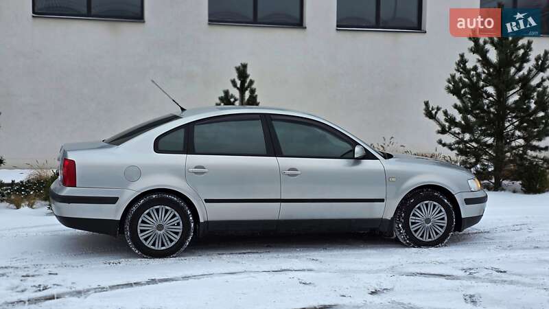 Седан Volkswagen Passat 1997 в Луцке