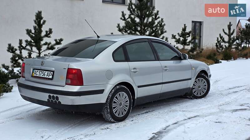 Седан Volkswagen Passat 1997 в Луцке