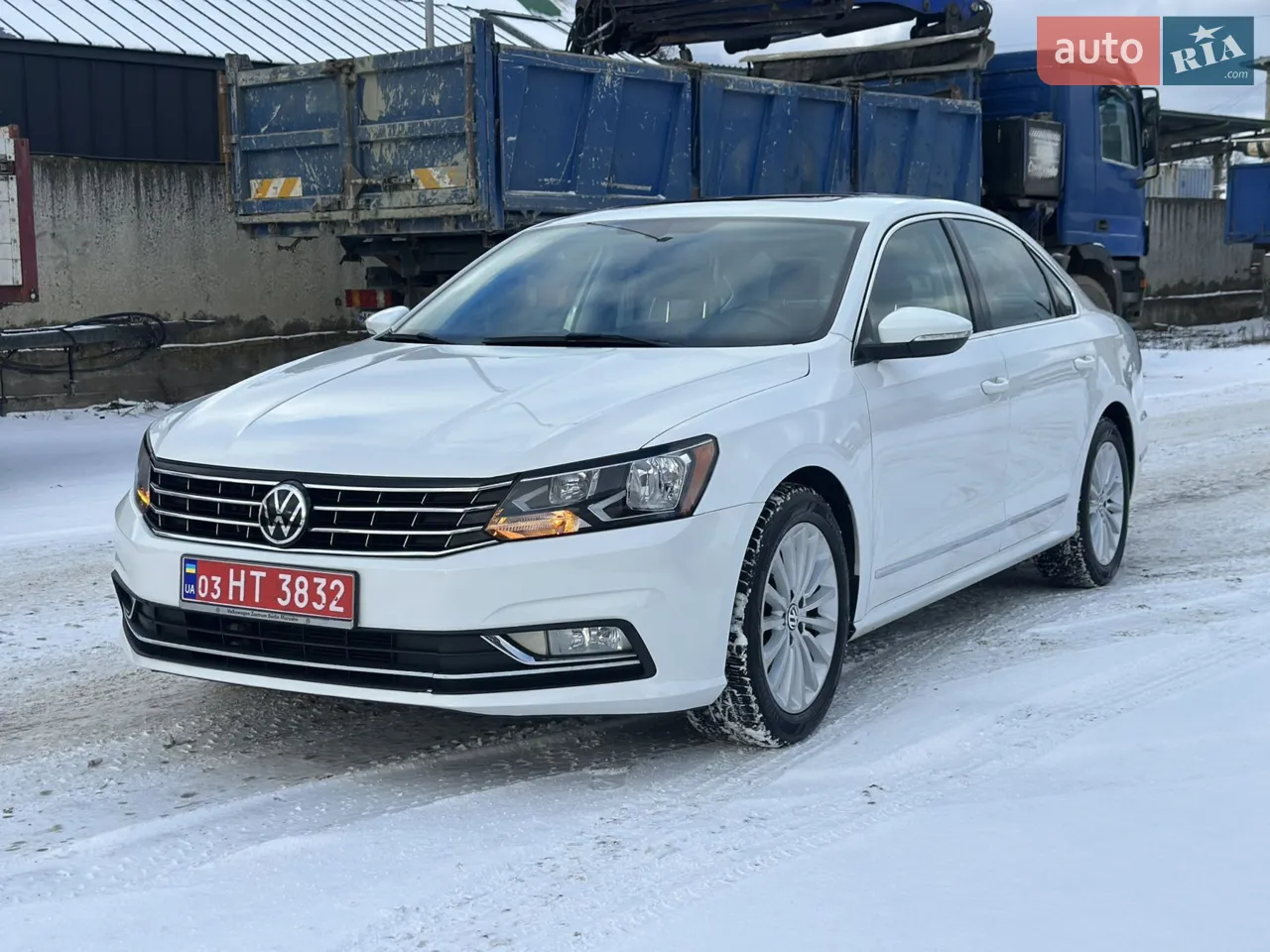 Volkswagen Passat B-8, USA, NMS, 2016 р.в., 1.8i, АКПП, комплектація SEL, адаптивний круїз-контроль, датчик сліпих зон, утримання в полосі  шкіряний салон, клімат-контроль, електросклопідйомники, електропривод сидінь, електродзеркала з підігрівом, панорамний люк, камера заднього виду, монітор, підігрів передніх і задніх сидінь, датчик світла, датчик дощу, датчик тиску шин, легкосплавні диски R-18, Airbag, ABS, ESР, ASR, EBD, CD, DVD, USB, SD, Handsfree, у відмінному стані, ціле авто