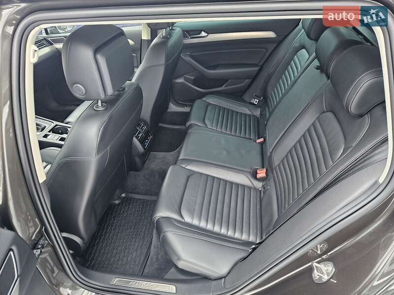 Универсал Volkswagen Passat 2018 в Киеве