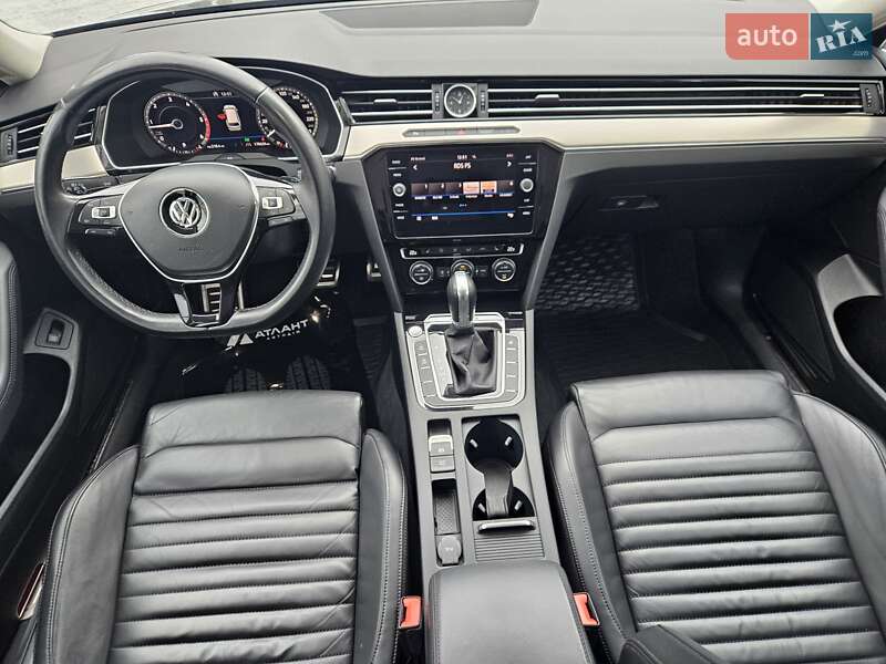 Универсал Volkswagen Passat 2018 в Киеве