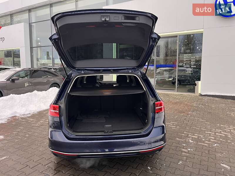 Універсал Volkswagen Passat 2017 в Житомирі