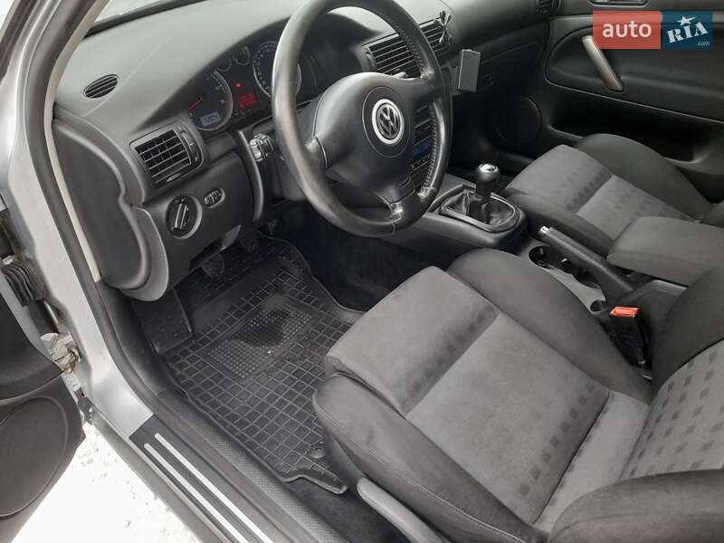 Седан Volkswagen Passat 2002 в Тульчине