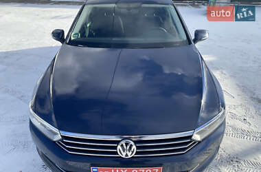 Универсал Volkswagen Passat 2015 в Нововолынске