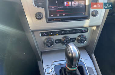 Универсал Volkswagen Passat 2015 в Нововолынске