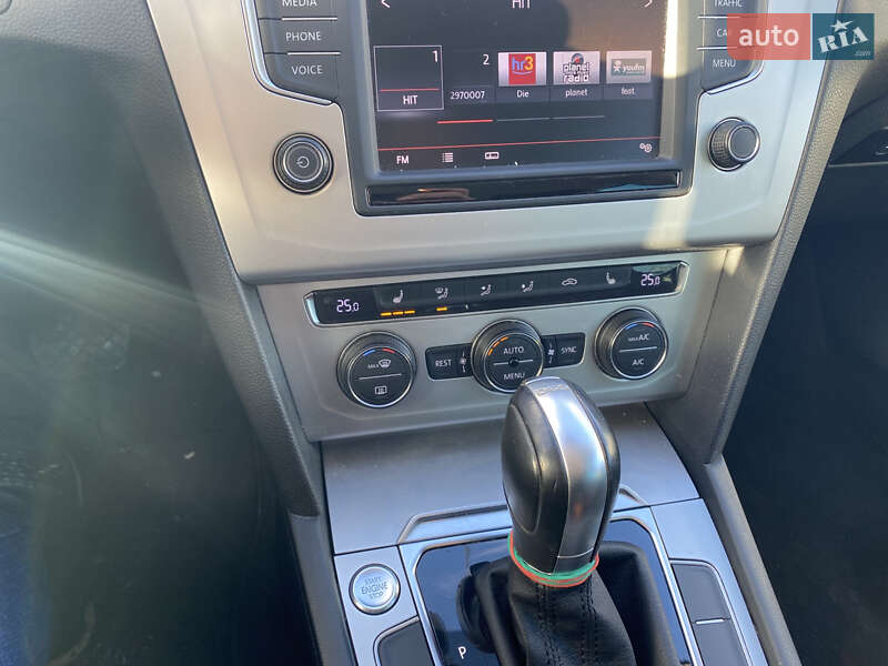 Универсал Volkswagen Passat 2015 в Нововолынске