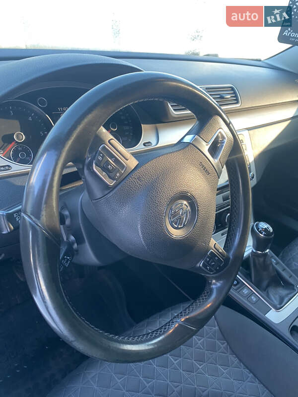 Універсал Volkswagen Passat 2013 в Бердичеві